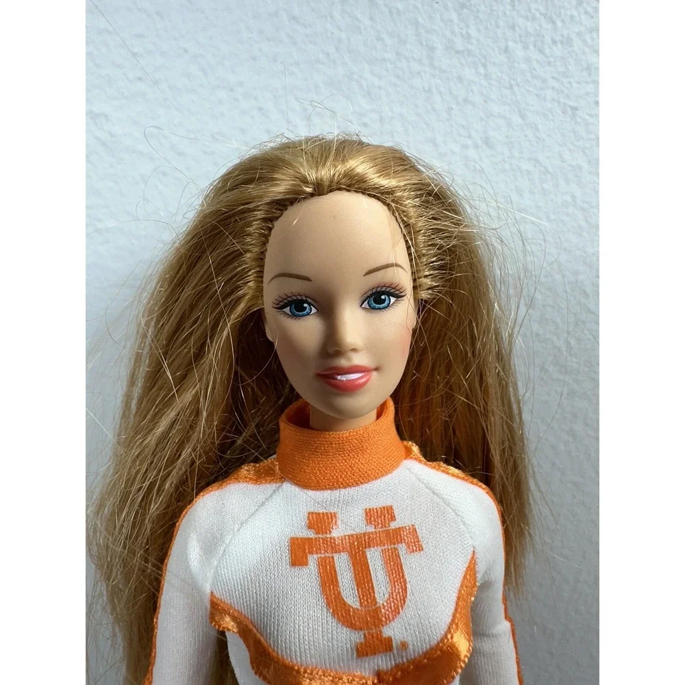 Vintage 1995 Barbie Mattel Red‎ Hair Straight Long Blue Eyes Univ Tennessee